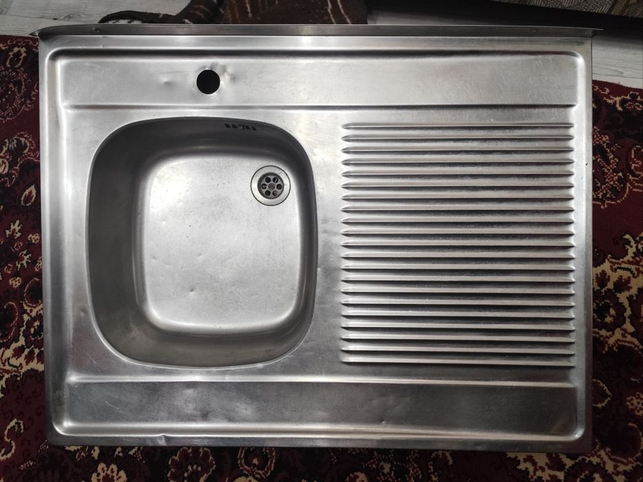 Продам кухонную мойку