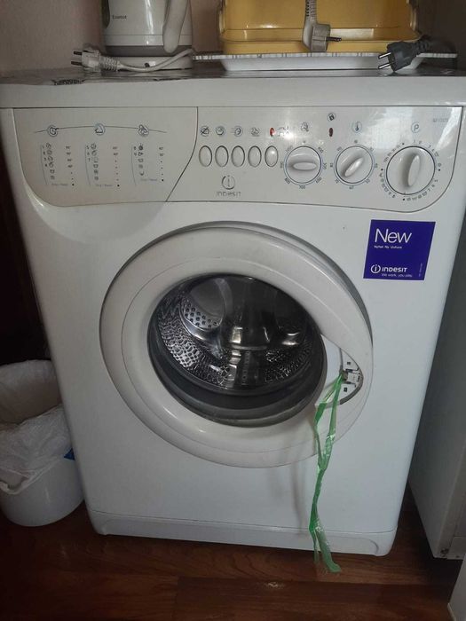 Продам стиральную машину Indesit(Индезит)