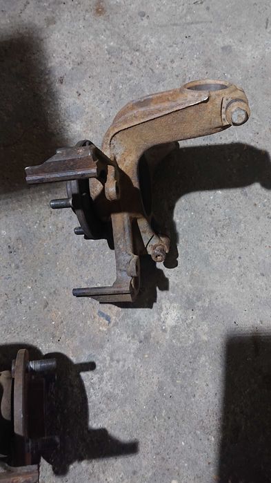 Предни шенкел главини за форд фокус МК1 до 2004год.