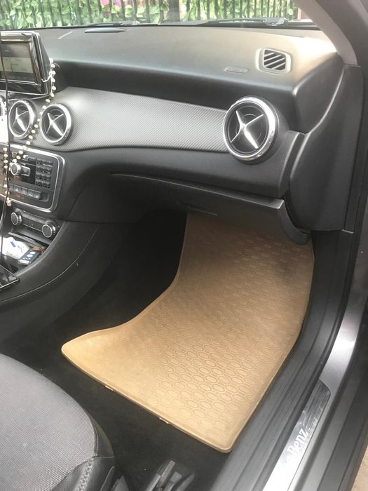Vând Mercedes GLA220