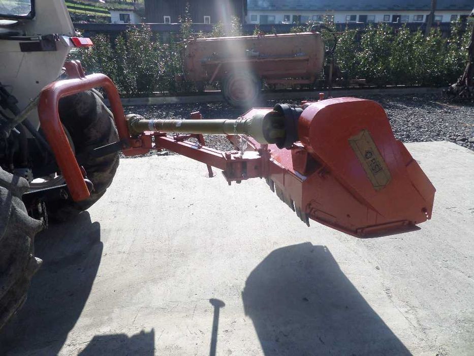 Tocator de resturi vegetale