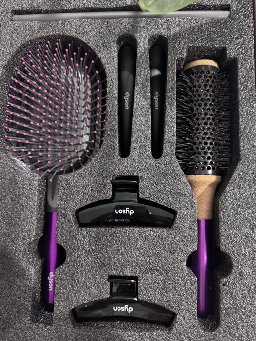 Новый набор щеток и аксессуаров для укладки волос Dyson