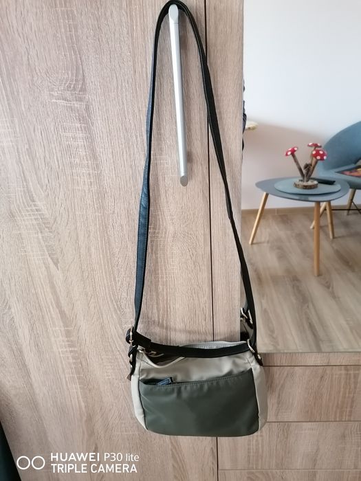 Vând geanta Carpisa