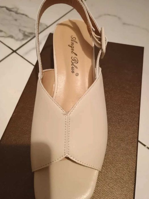 Sandale din piele naturală măr 35.5- 36