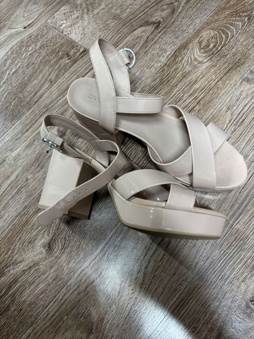 Босоножки на платформе (бежевые)