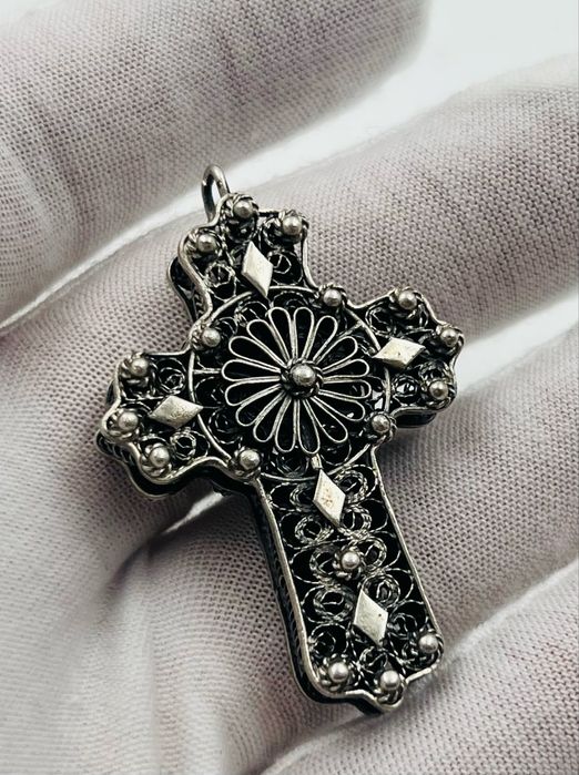 Филигранен сребърен кръст