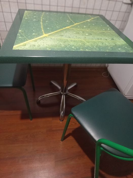 Стол со стульями б/у