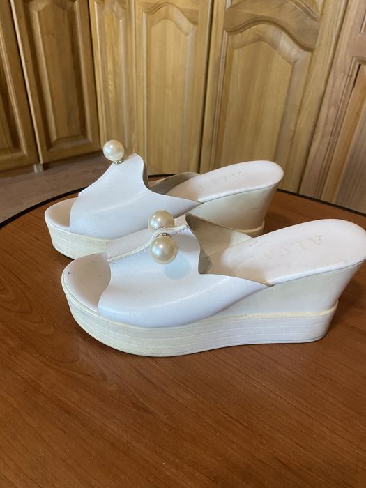 Продам босоножки 37р