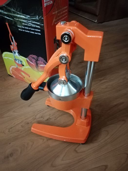 Соковыжималка для гранат профессиональная.