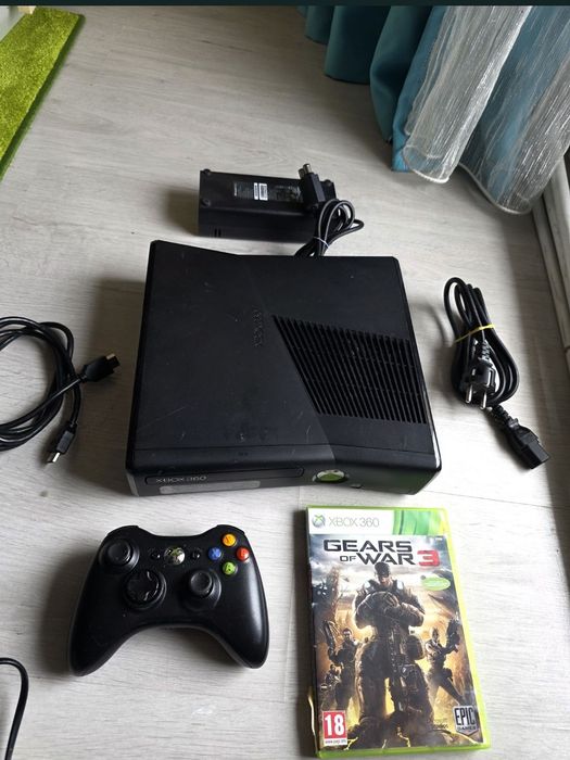 Consola Xbox 360 S Slim HDD 250Gb controller Wirless +joc Gears of War
