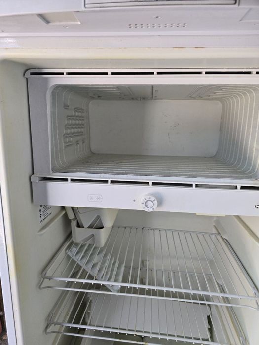 Продам недорого холодильник.