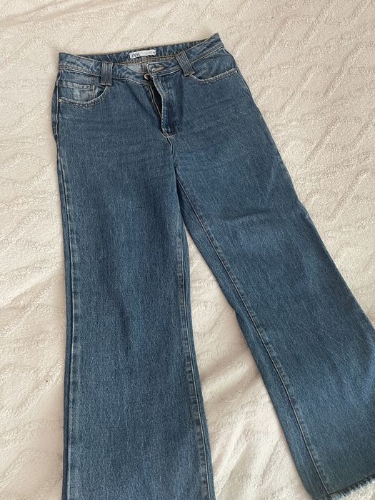 Широкие прямые джинсы