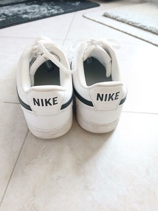 Обувки Nike COURT