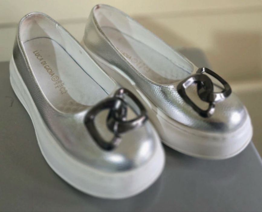 Pantofi din piele “Luca di Gioia “