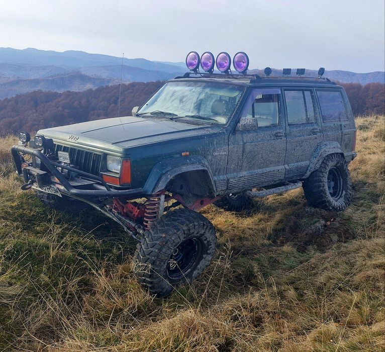Vând jeep grand cherokee XJ 4.0