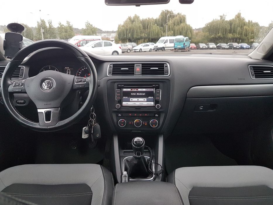 Vând sistem multimedia volkswagen original Bosch