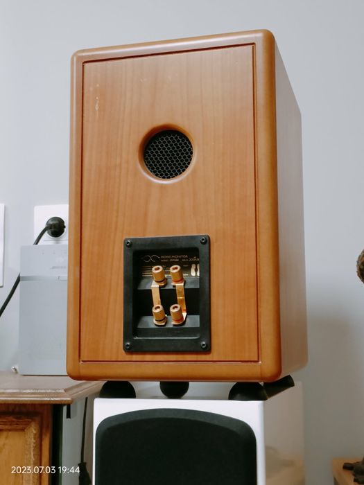 Букшелфи поръчкови