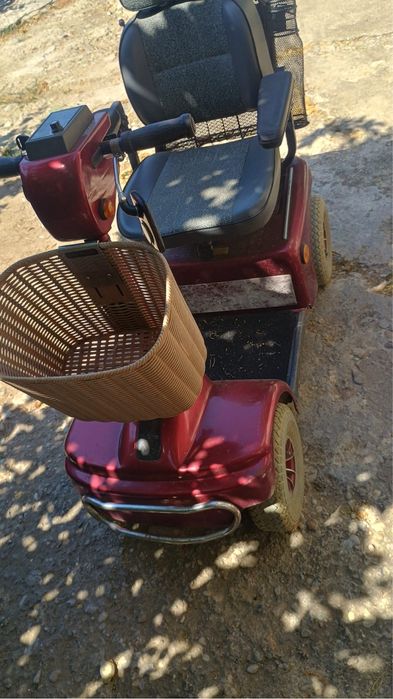 Carucior electric cu baterii noi