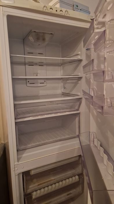 Продам холодильник Hotpoint Ariston