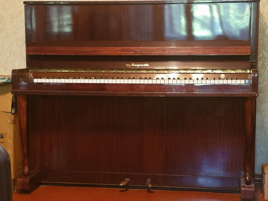 Пианино "Лирика"