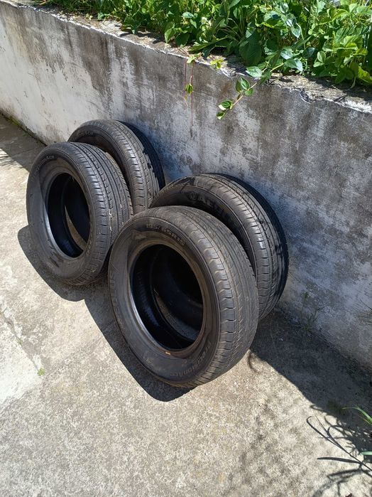 Продавам гуми 15