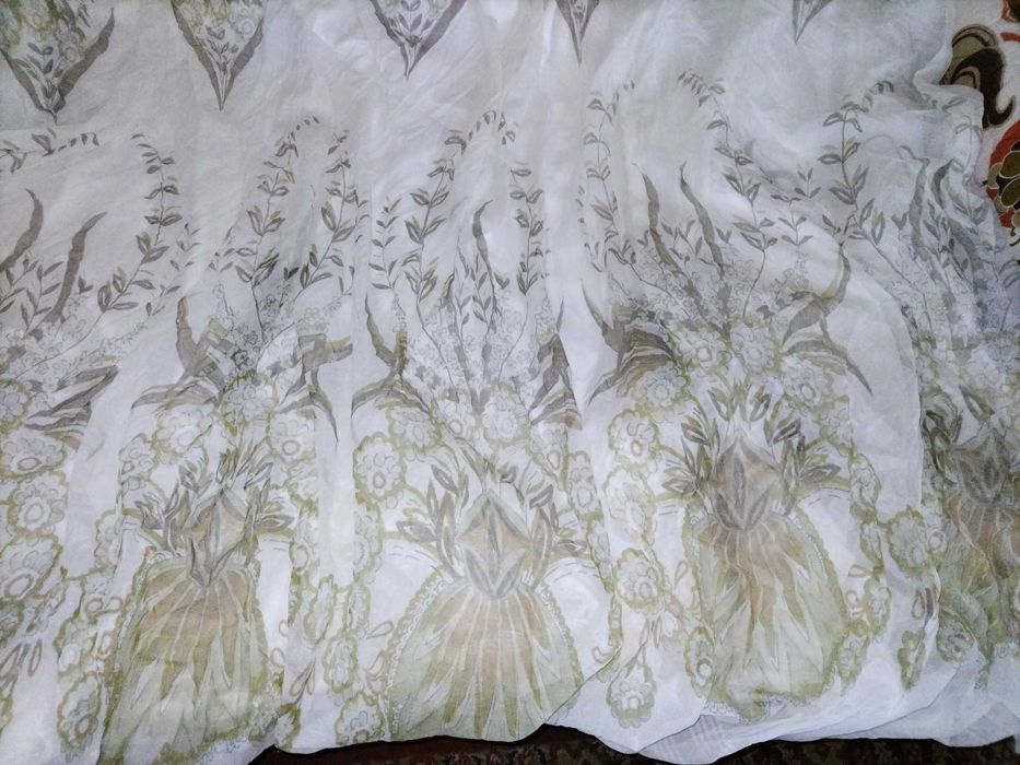 Продавам тънко перде неизползвано.