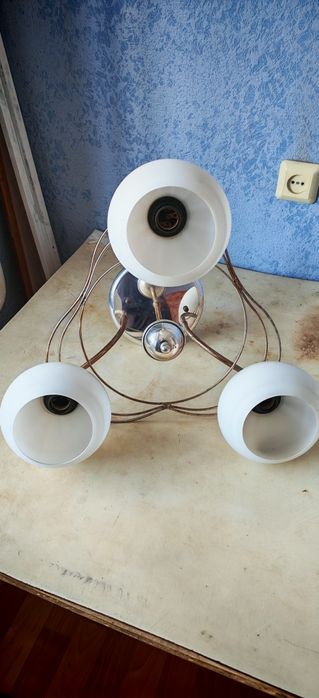 Люстра трех рожковая