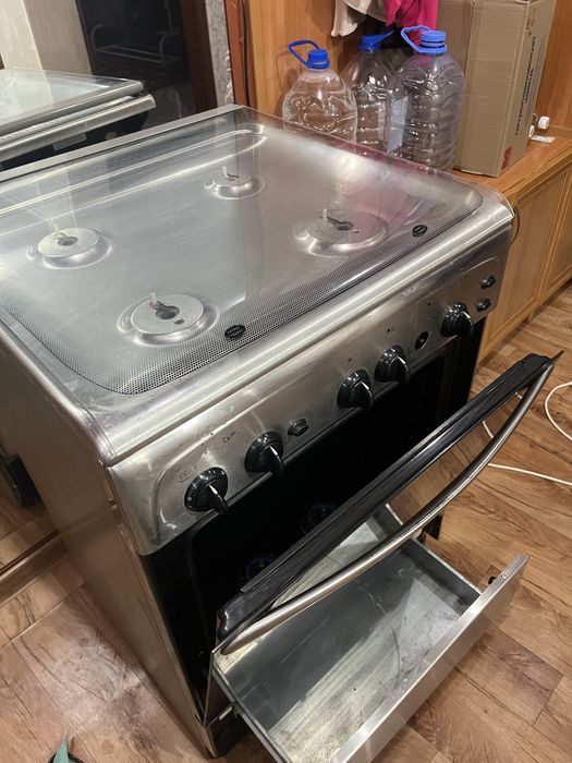 Продам газовую плиту