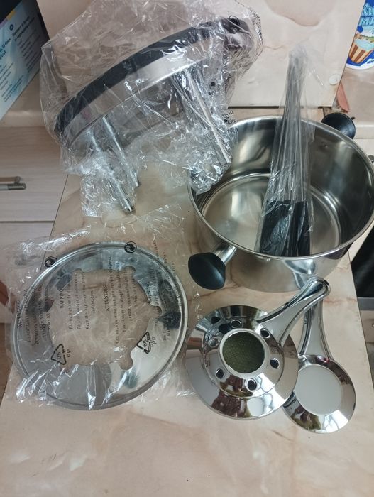 Продавам комплект за фондю от неръждаема стомана 16 см