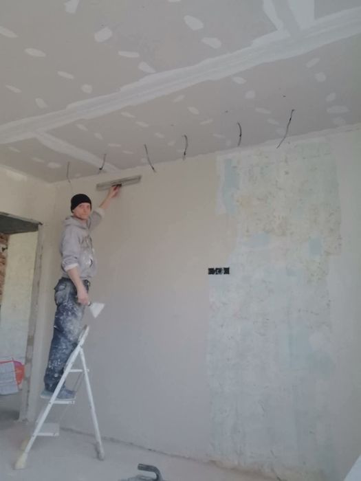 Persoana fizica execut lucrări de amenajări interioare