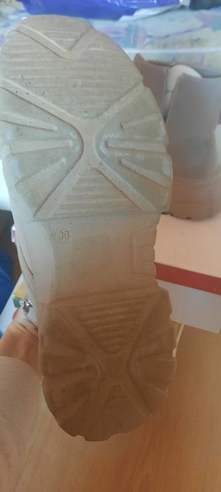 Зимни боти в бежово