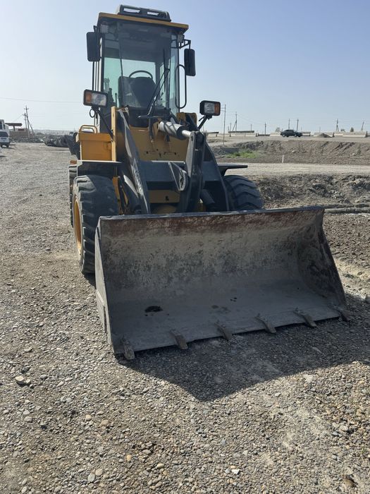 Экскаватор-погрузчик сотилади.