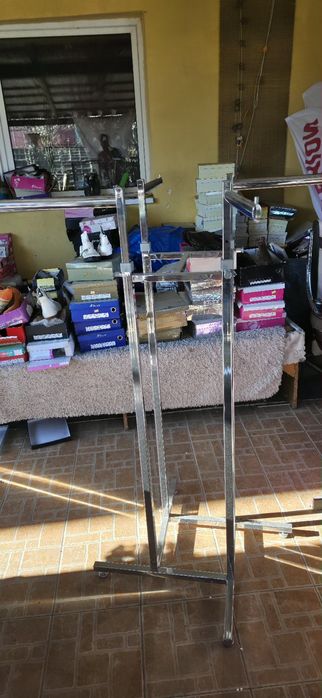 Vand stendere inox, incaltaminte si îmbrăcăminte noi cu eticheta