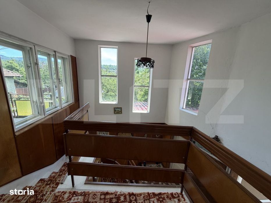 Casa de vanzare, 5 camere si un teren de 500 mp