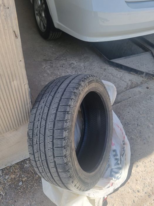 Срочно продам зимние шины 225/45/17