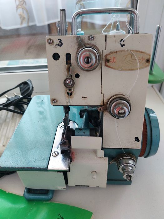 Продам оверлог в хорошем состоянии