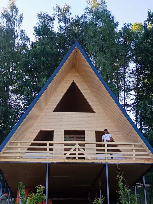 Vand casa pe structura metalica