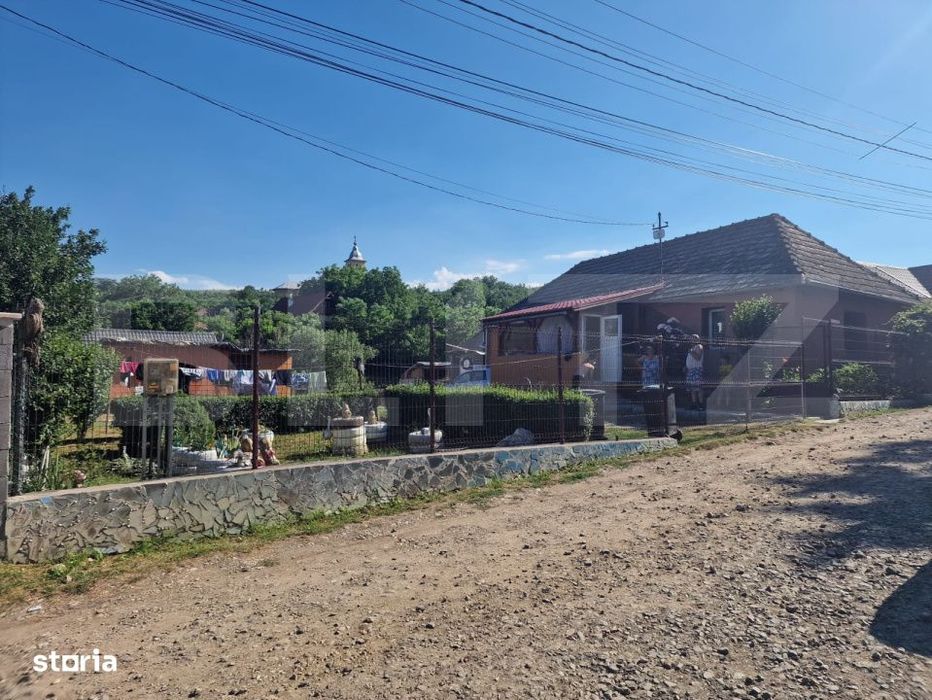 Casa locuibila 74 mp ,cu gradina de 1000mp, Cara