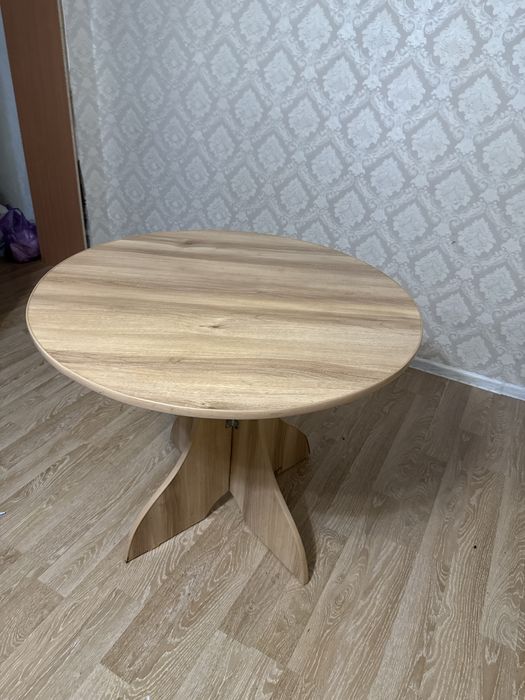 Стол в хорошем состоянии