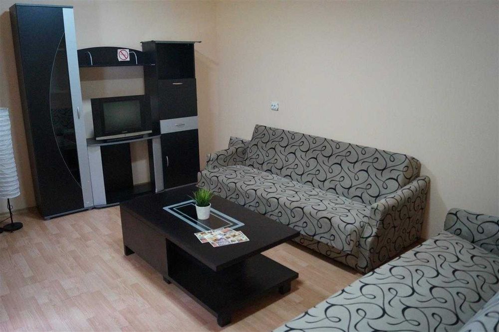 Дава се под наем Тристаен апартамент в Пловдив, Център - 79 кв.м за 204 € - Снимка #2