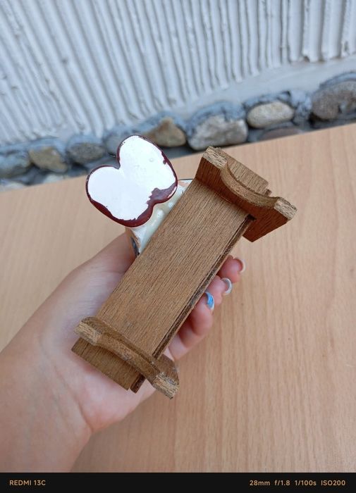 Керамична фигурка на момиче с патица