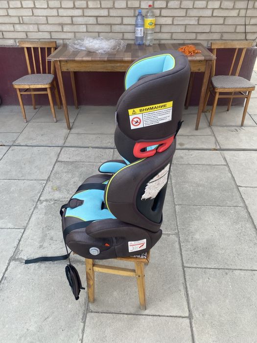 Детское кресло в машину
