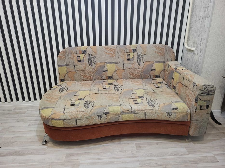 Продам диван/ тахта б/у