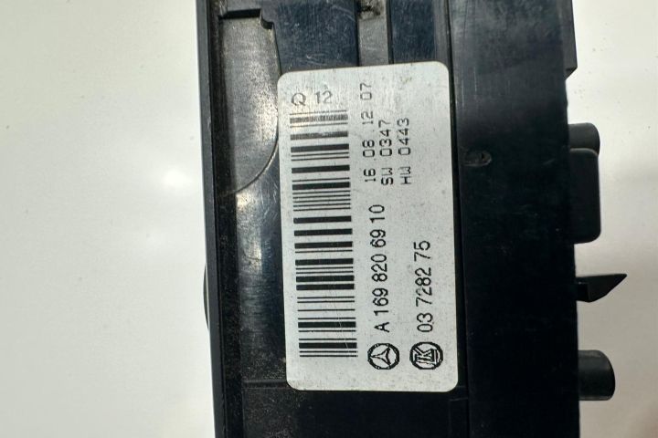 Panou comanda geamuri cu defect 1698206910 Mercedes-Benz A-Class W169