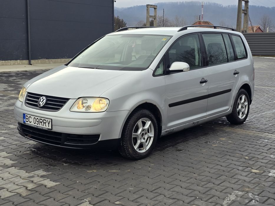 Vând Volkswagen Touran