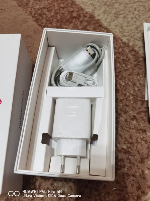 Продавам Huawei P40 Pro със счупен дисплей