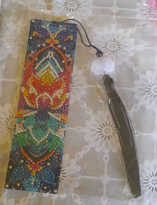 Semne de carte cu diamante și cristale