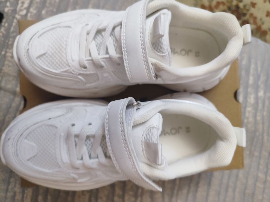 Детские кроссовки