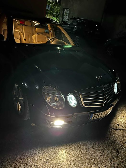 Mercedes-Benz E320 W211