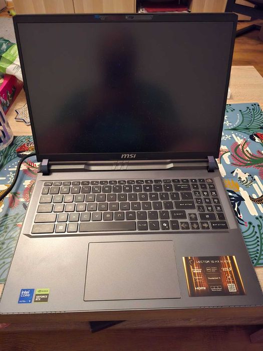 MSI Vector 16 HX AI, I9 275HX, 16" QHD+, 64GB, SSD 1TB, RTX 5080 16GB